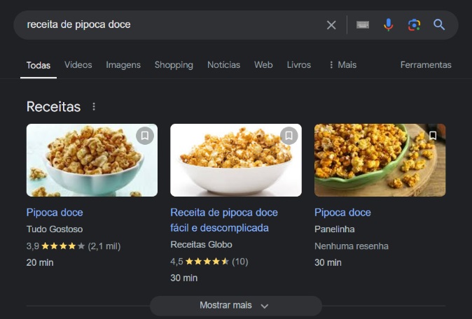 Print do Google mostrando a receita e vídeos para pipoca doce